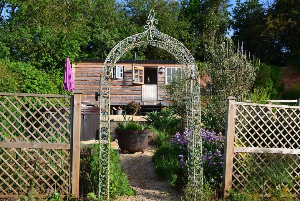 Luxury, Rural Shepherds Hut With Hot Tub Nr Bath Bristol Exteriör bild