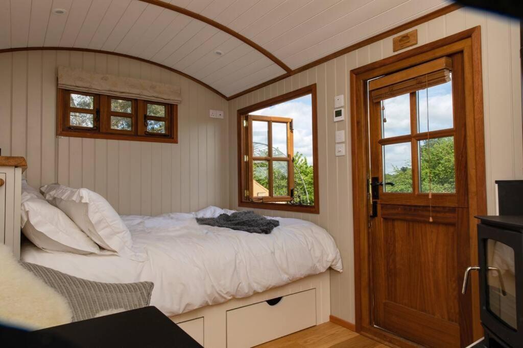 Luxury, Rural Shepherds Hut With Hot Tub Nr Bath Bristol Exteriör bild
