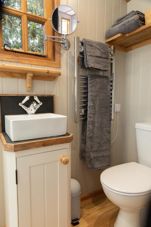Luxury, Rural Shepherds Hut With Hot Tub Nr Bath Bristol Exteriör bild