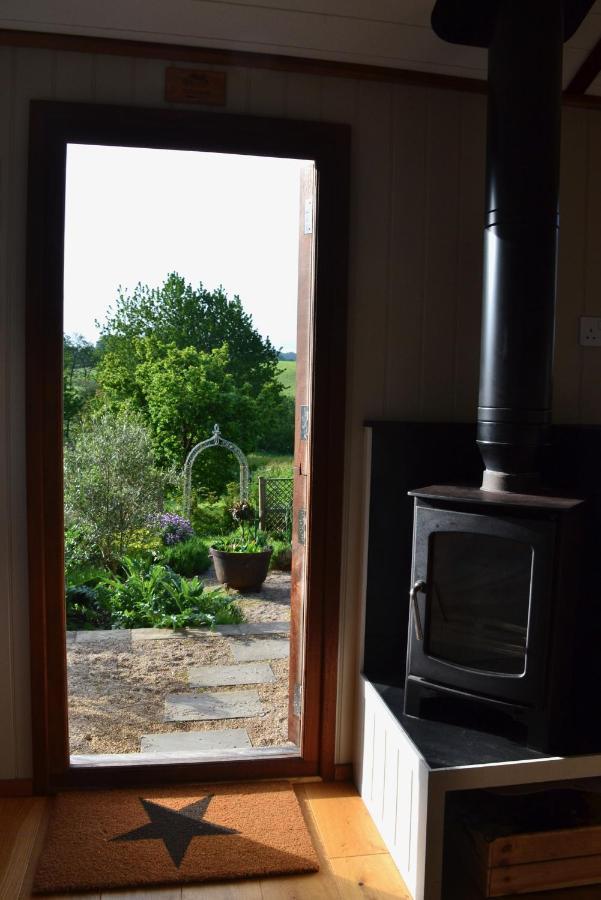 Luxury, Rural Shepherds Hut With Hot Tub Nr Bath Bristol Exteriör bild